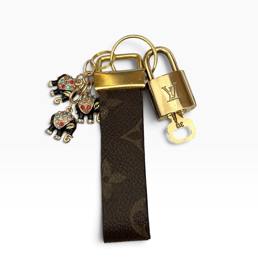 Louis Vuitton Lock & Key #313 w/a Canvas Loop & Elephant Charms Keychain